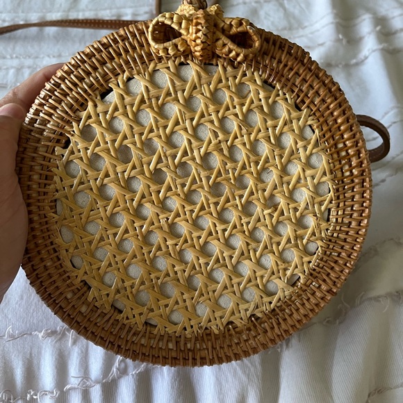 Adorable straw woven purse - Picture 3 of 5
